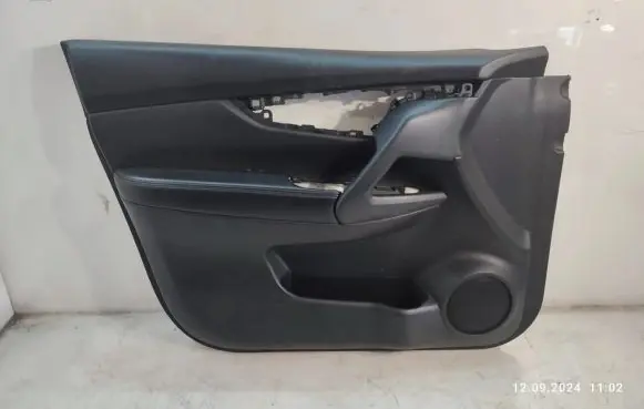 Nissan X-Trail T32 Front door card panel trim
