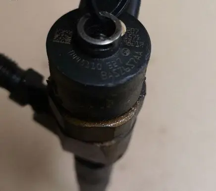 Opel Insignia A Fuel injector 0445110327