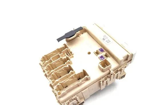 Toyota Auris E180 Fuse module 89221-02480 5012-2230