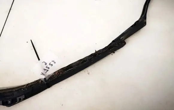 Opel Omega B2 Front wiper blade arm 90493822