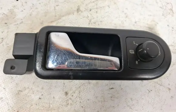 Volkswagen PASSAT B5 Front door interior handle 3B1837113