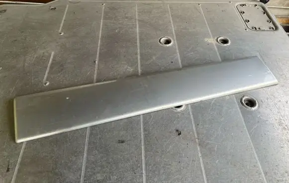 Opel Vivaro Front door trim (molding) 768540114R