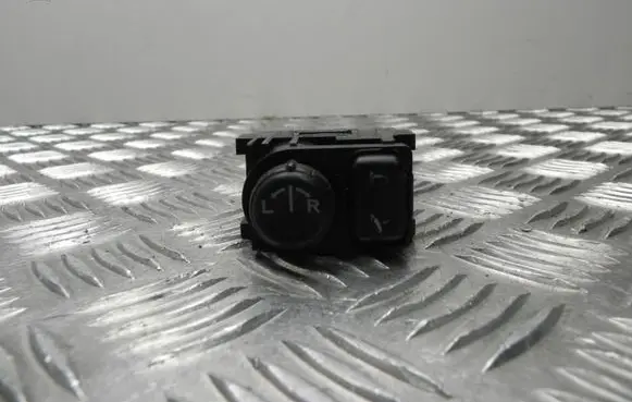 Nissan Qashqai+2 Electric window control switch GFY T1485