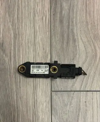 Mercedes-Benz E W211 Airbag deployment crash/impact sensor 0028201326 1739015