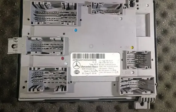 Mercedes-Benz CLK C207 A207 Central body control module A2979004007 A2979017001