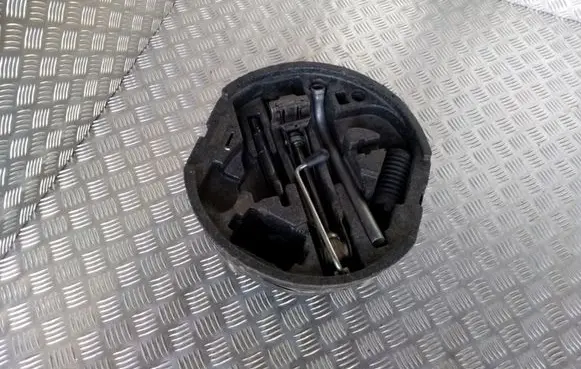 Skoda Octavia Mk2 (1Z) Tool set 