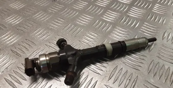 Toyota Corolla Verso E121 Fuel injector 236700G020