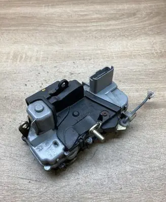Citroen Xsara Picasso Front door lock Leftside