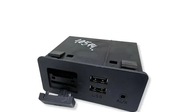Mazda 6 USB socket connector D09H669U0