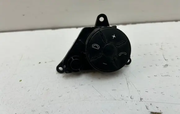 Mercedes-Benz Sprinter W906 Steering wheel buttons/switches 9069052000