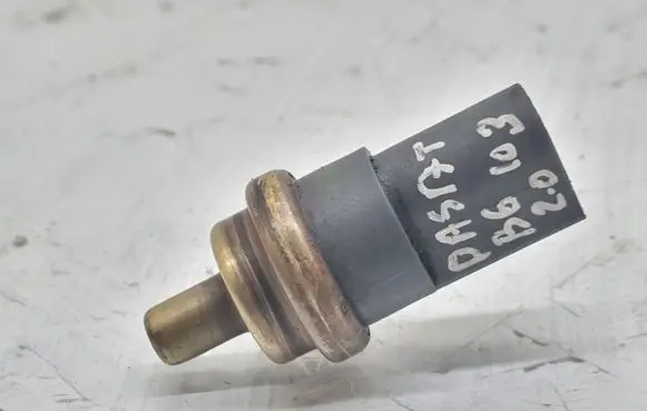 Volkswagen PASSAT B6 Coolant temperature sensor 
