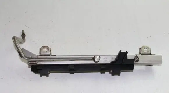 BMW 1 E81 E87 Fuel injector supply line/pipe 7530420 7526892