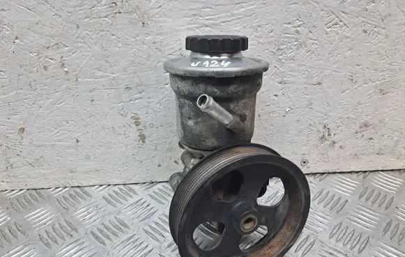 Toyota Corolla Verso AR10 Power steering pump 4431005120 J6L29388
