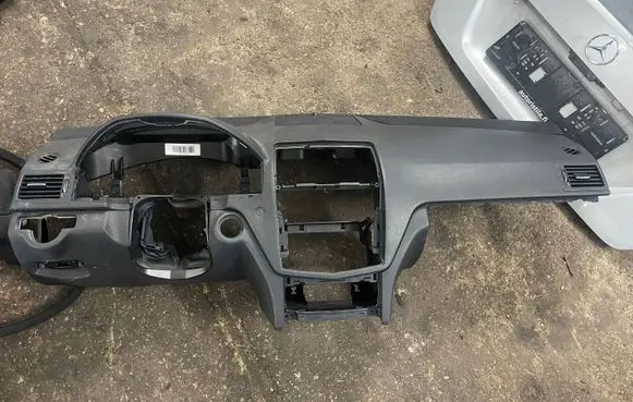 Mercedes-Benz C W204 Dashboard 305428499