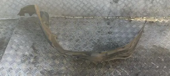 Front wheel arch liner splash guards