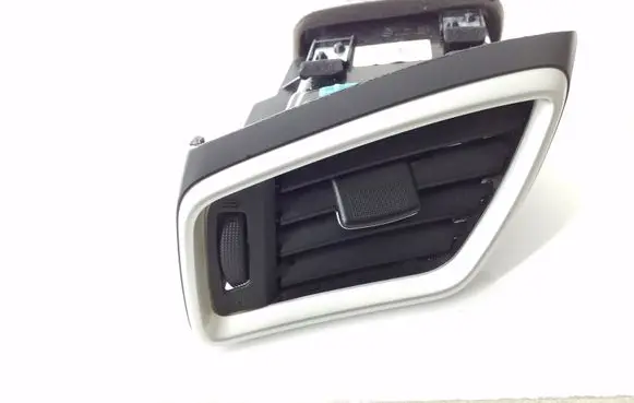 Nissan Qashqai Dashboard side air vent grill/cover trim 687614EH0A