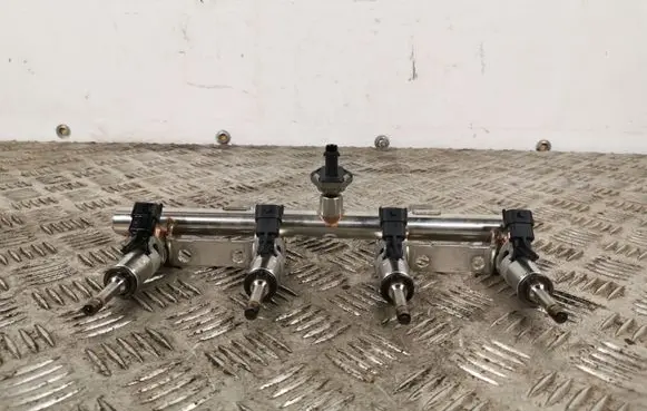Peugeot 508 Fuel injectors set 9814468180