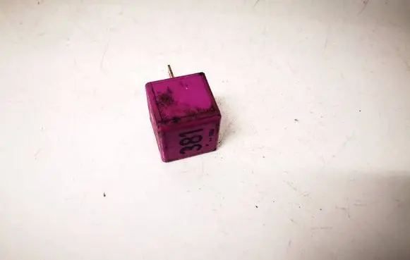 Volkswagen PASSAT B5 Other relay 431951253G