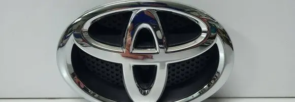 Toyota Auris 150 Manufacturer badge logo/emblem 753010200