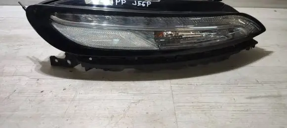 Jeep Cherokee Headlight/headlamp 130732948901 10EEG130772