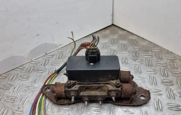 Toyota Land Cruiser (J100) Brake power pressure regulator 