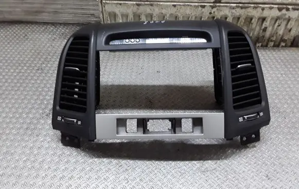 Hyundai Santa Fe Dash center air vent grill