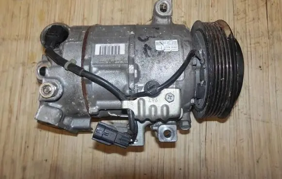Nissan X-Trail T32 Air conditioning (A/C) compressor (pump) 926004MS1A
