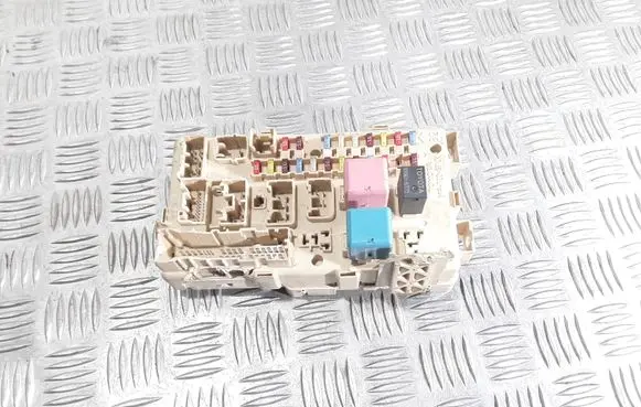 Toyota Avensis T250 Fuse module 2370753614