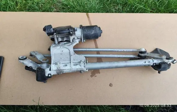 Mazda 3 II Front wiper linkage and motor 901923 9X24B108