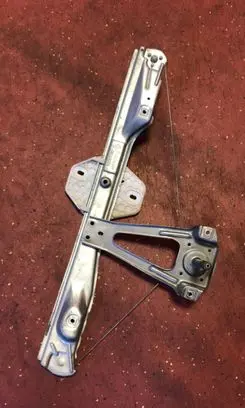 Rear door manual window regulator