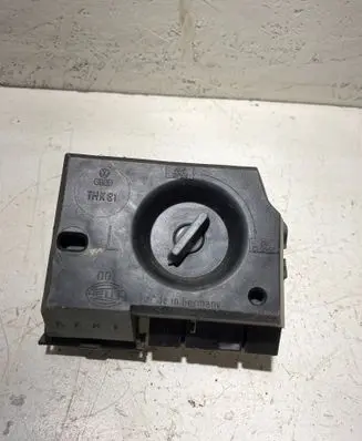 Audi 80 90 S2 B4 Tail light bulb cover holder THK81