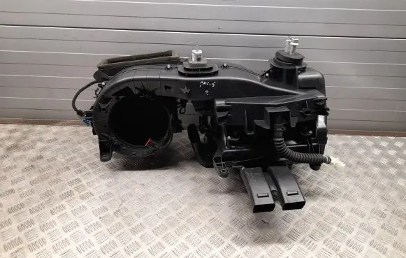 Chrysler Pacifica Interior heater climate box assembly 68216209AJ