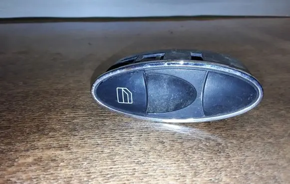 Mercedes-Benz C W203 Electric window control switch A2118218651