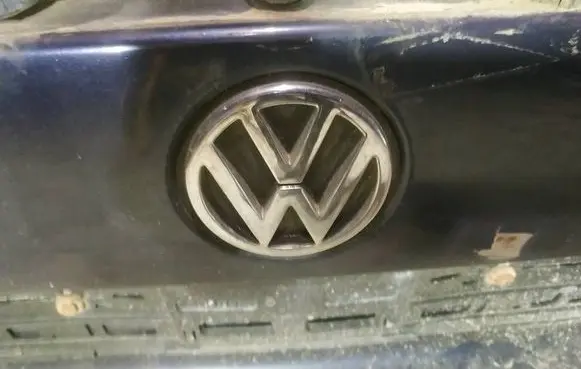 Volkswagen PASSAT B4 Manufacturer badge logo/emblem 