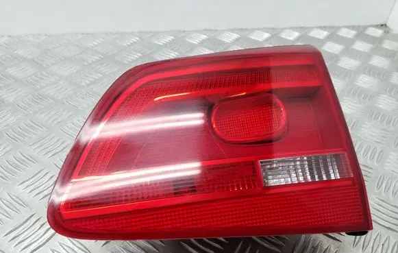 Volkswagen Touran II Tailgate rear/tail lights 1T0945094A