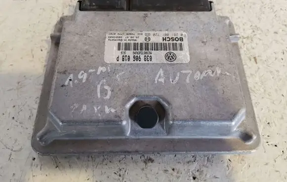 Volkswagen PASSAT B5.5 Engine control unit/module 038906018P 0281001720