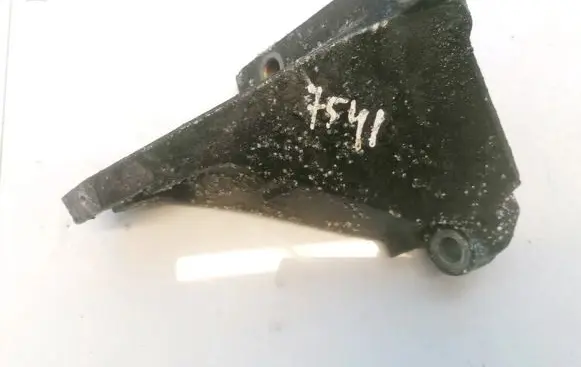 Volvo V70 Engine mounting bracket 9209959