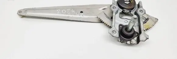 Rear door manual window regulator