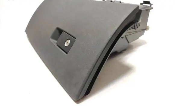 Volvo V70 Glove box 30676278