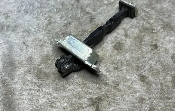 Nissan Navara Rear door handle trim X177 804304X00A