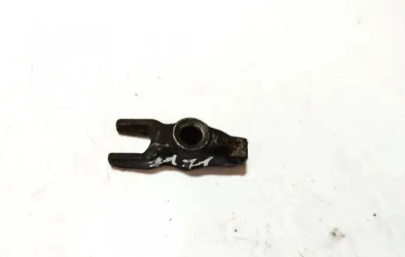 Opel Vectra C Fuel Injector clamp holder