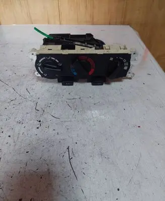 Nissan Primera Climate control unit 7030230732