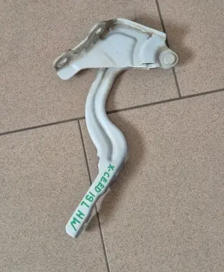 Engine bonnet/hood hinges