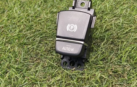 BMW 5 G30 G31 G38 Hand parking brake switch 6842027