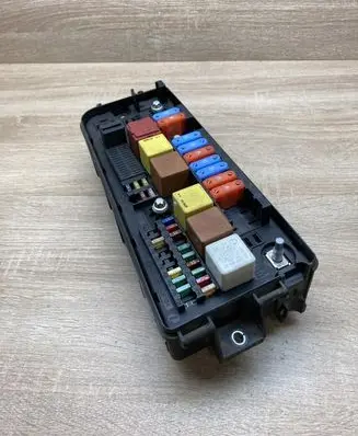 Opel Vectra C Fuse module 13172979