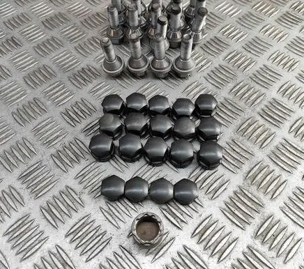 Volvo XC40 Nuts/bolts 31660705 31439226