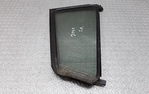 Rear vent window glass