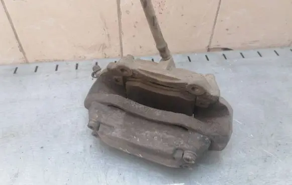 Mercedes-Benz E W211 Front brake caliper 20704704 20825301