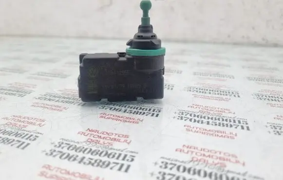 Headlight level adjustment motor