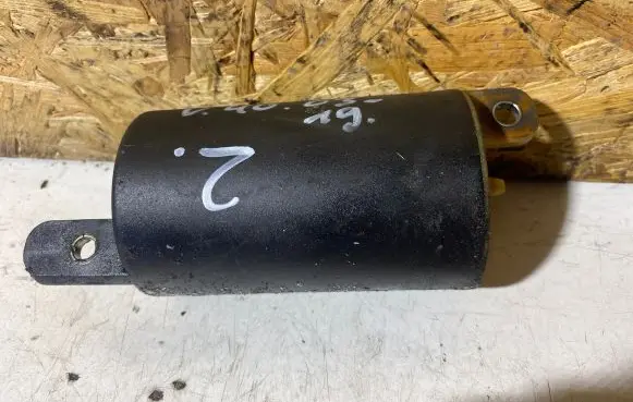 Volvo S40, V40 Vacuum air tank 8200034270